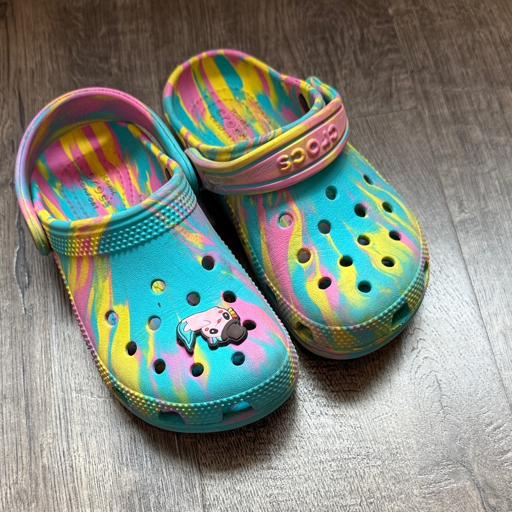 CROCS Kids Tie-Dye Clog in Turquoise, Pink & Yellow - Picture 2 of 3